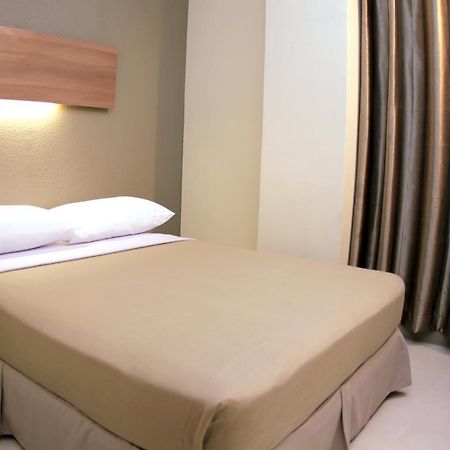The Center Suites Cebu Bagian luar foto