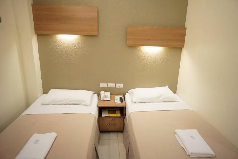 The Center Suites Cebu Bagian luar foto