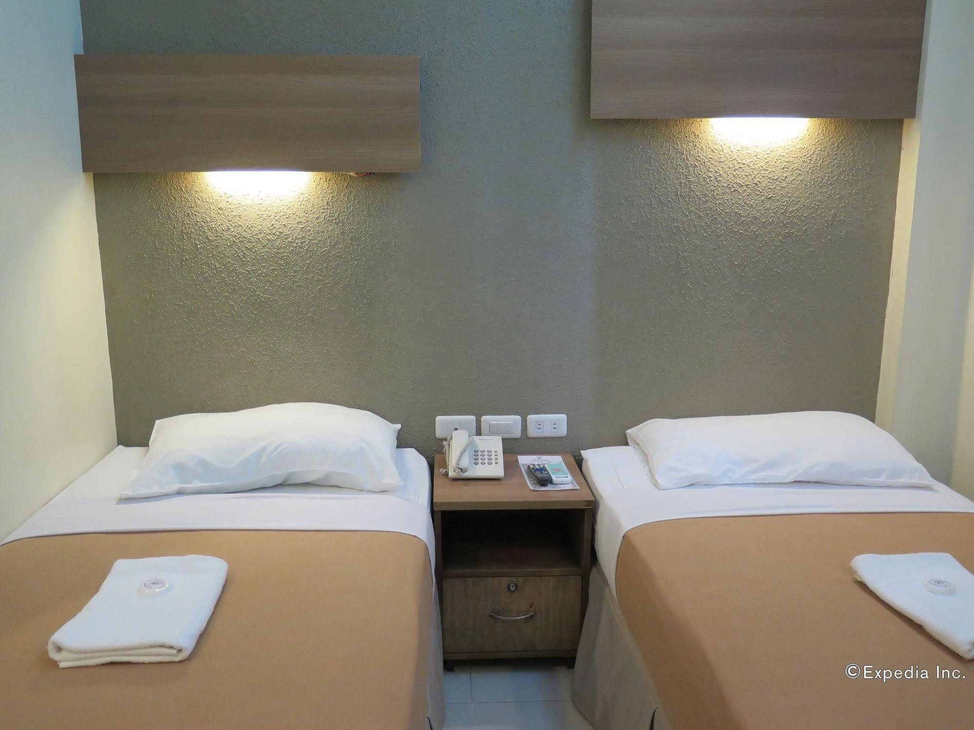 The Center Suites Cebu Bagian luar foto