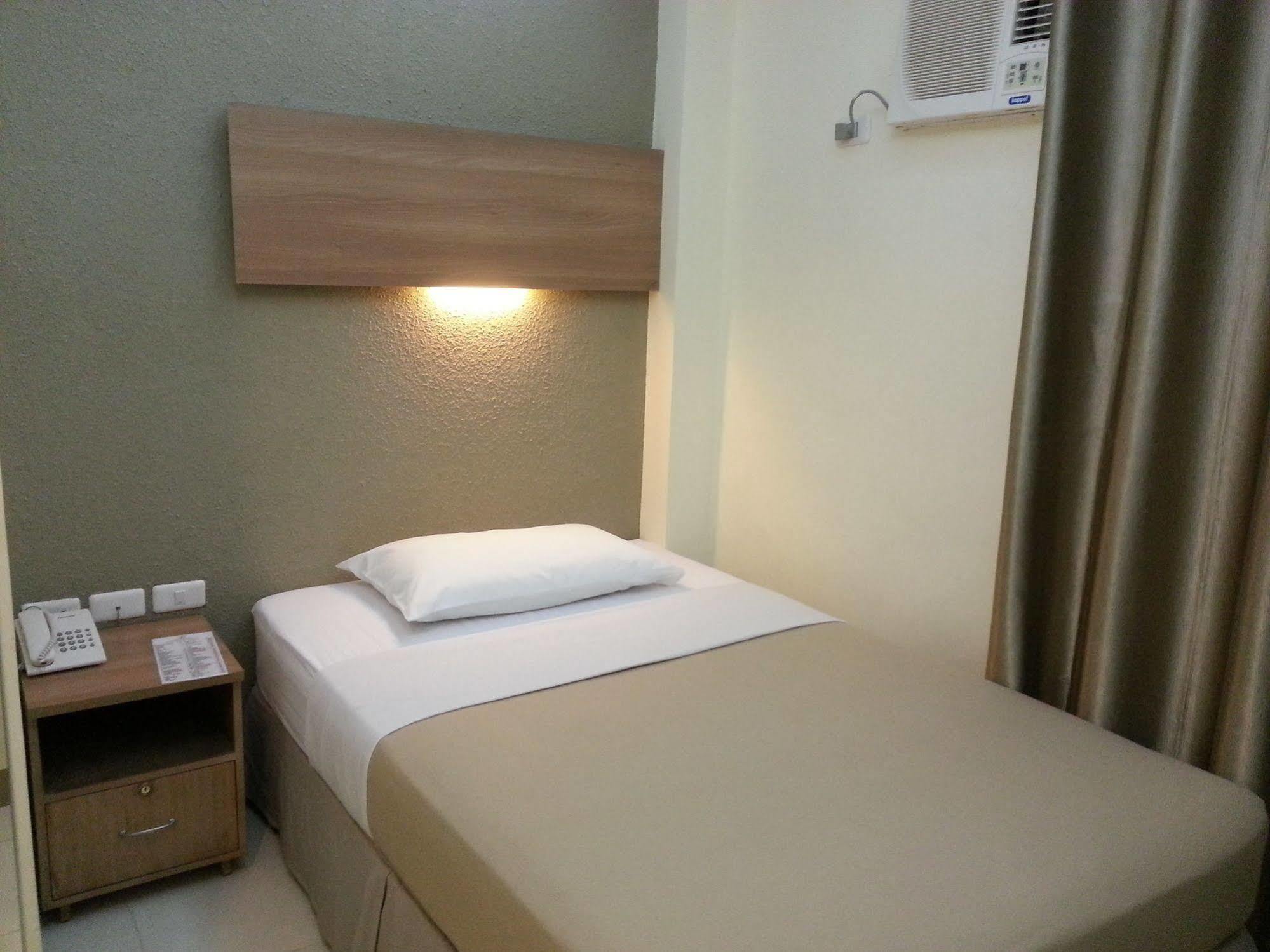 The Center Suites Cebu Bagian luar foto