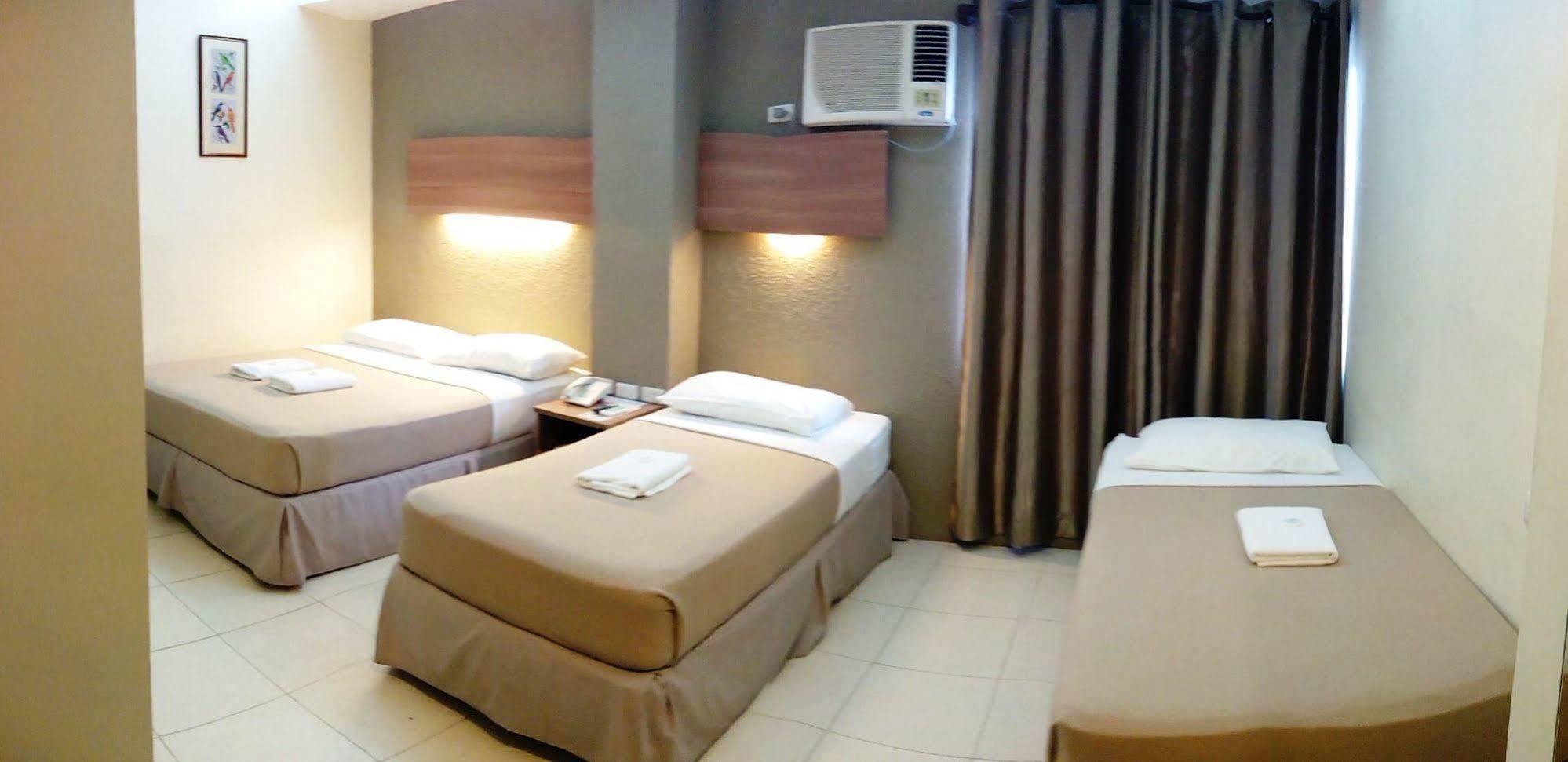 The Center Suites Cebu Bagian luar foto