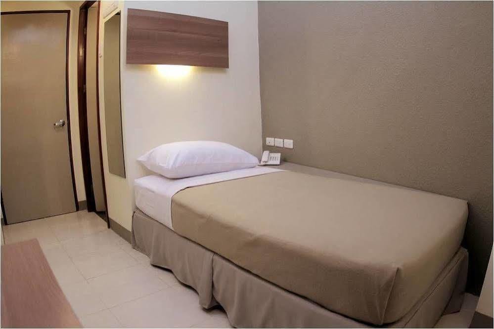 The Center Suites Cebu Bagian luar foto