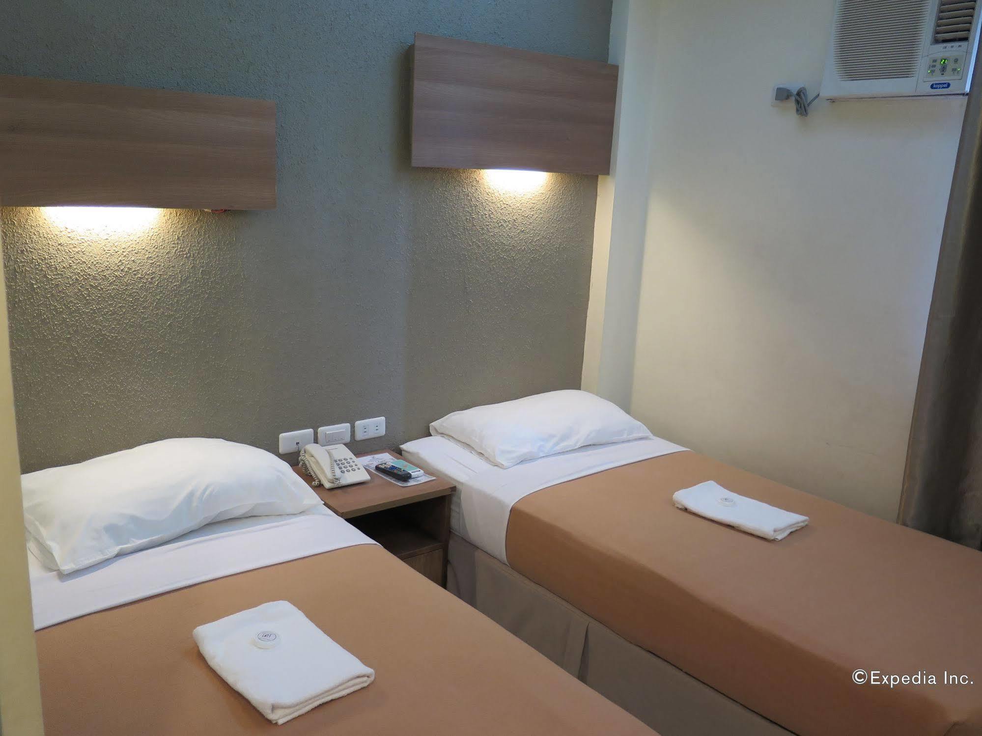 The Center Suites Cebu Bagian luar foto