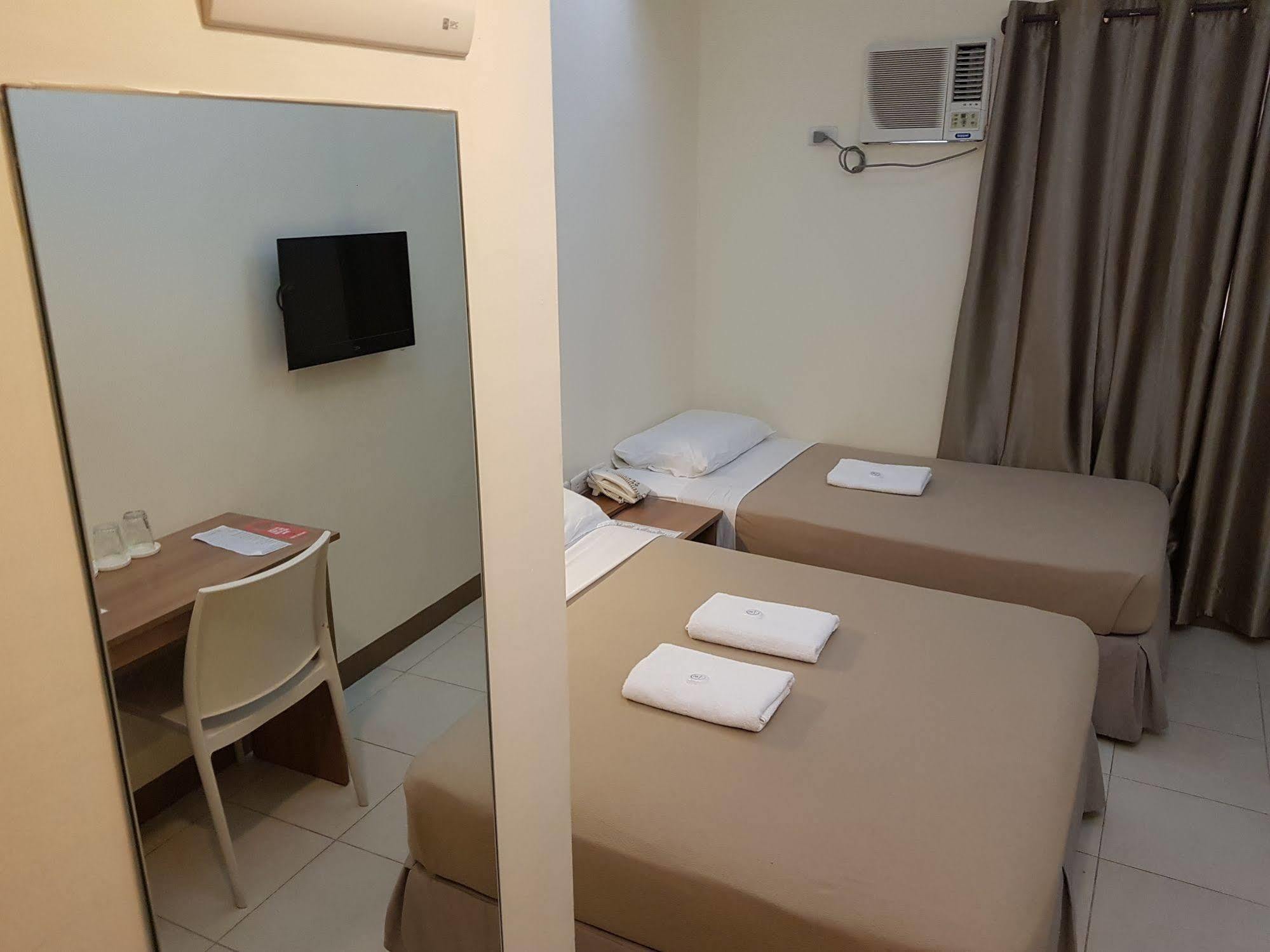 The Center Suites Cebu Bagian luar foto