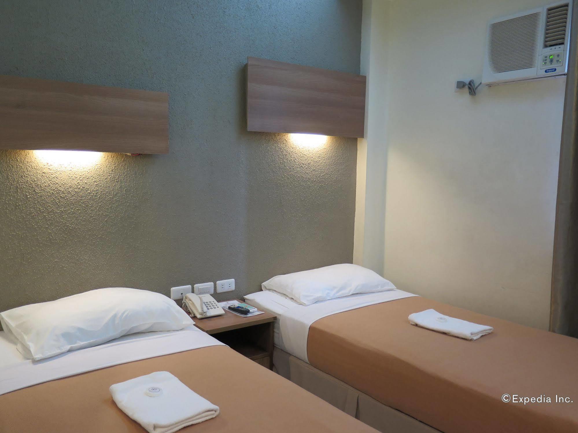 The Center Suites Cebu Bagian luar foto