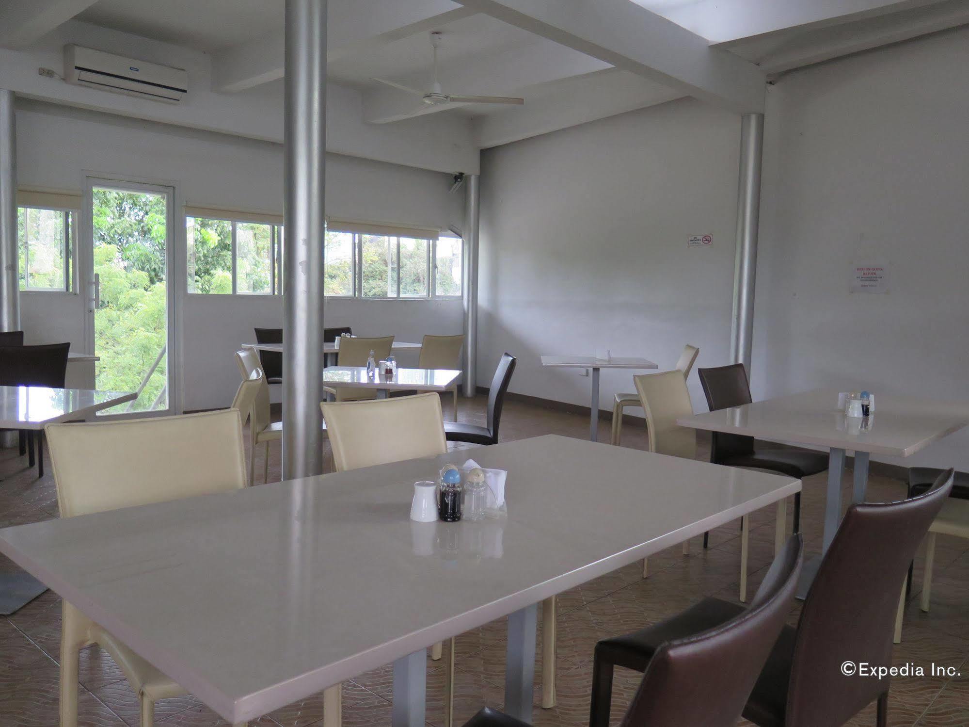 The Center Suites Cebu Bagian luar foto