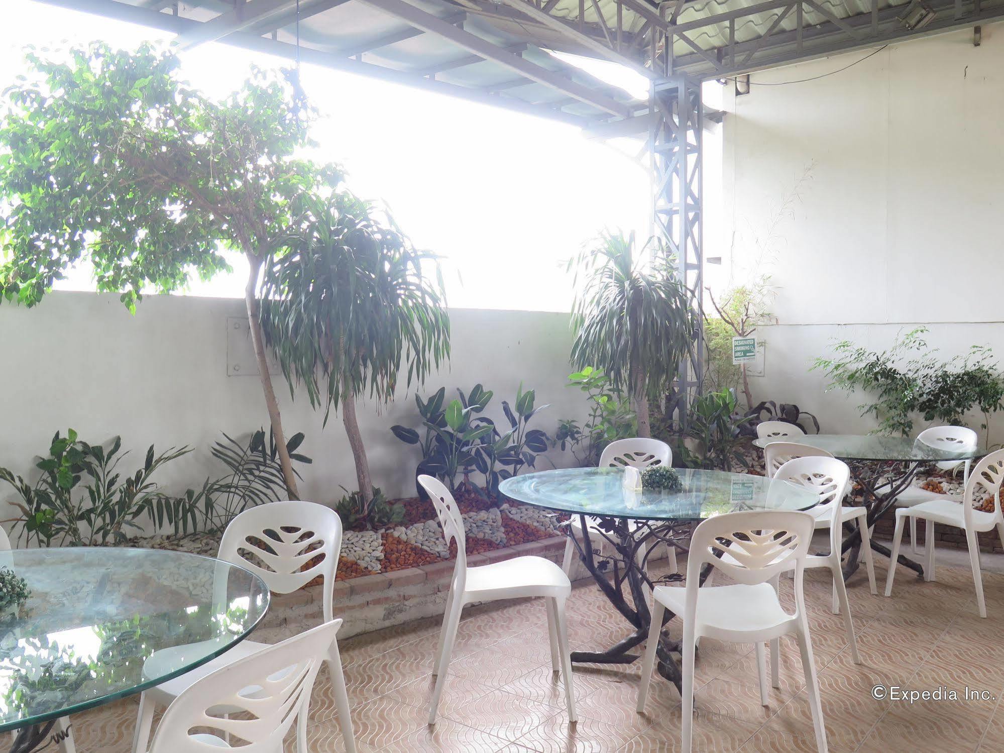 The Center Suites Cebu Bagian luar foto
