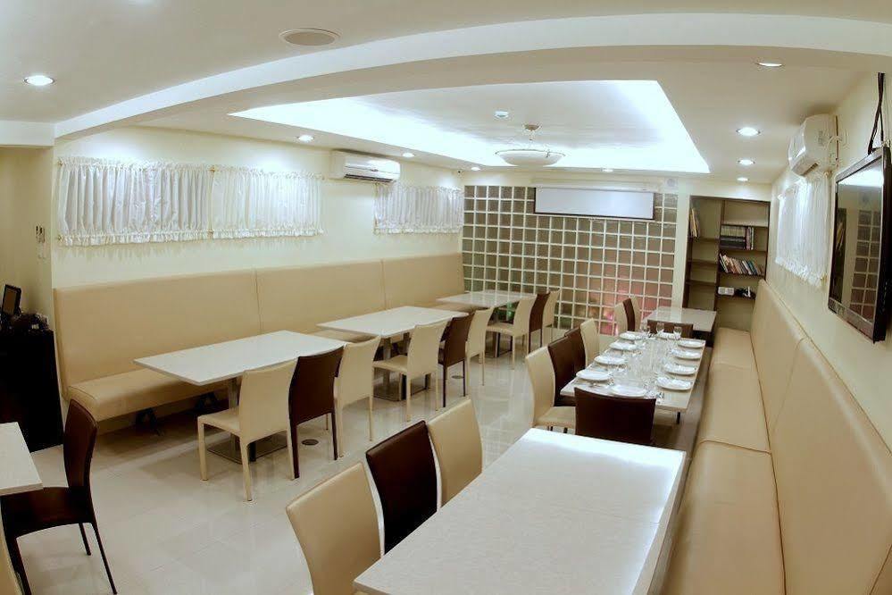 The Center Suites Cebu Bagian luar foto