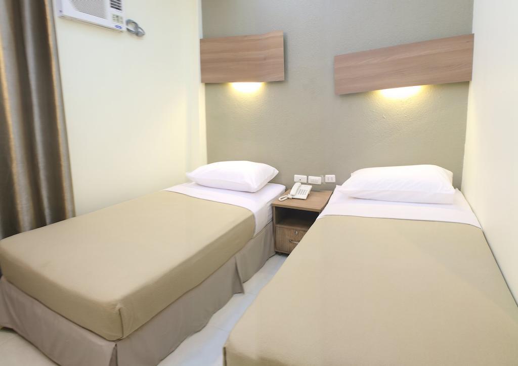 The Center Suites Cebu Bagian luar foto