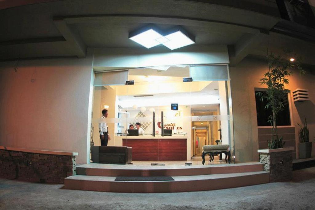 The Center Suites Cebu Bagian luar foto