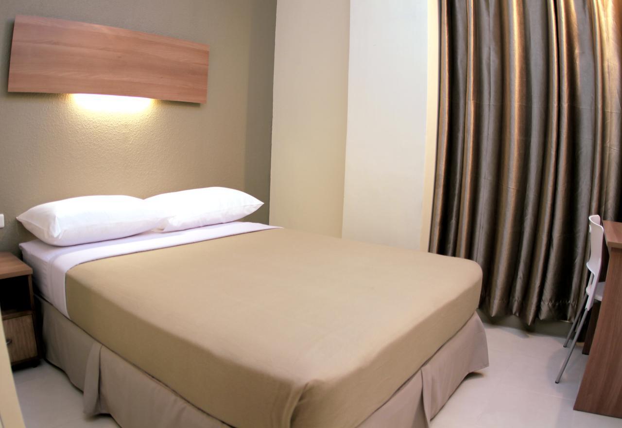 The Center Suites Cebu Bagian luar foto